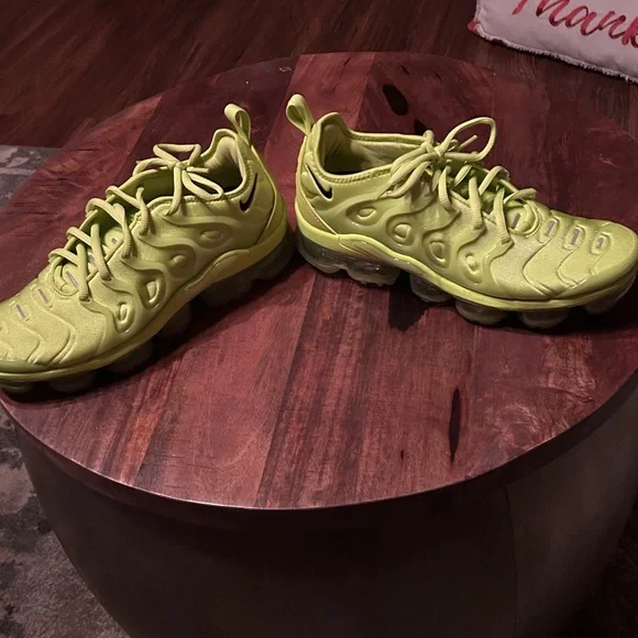 NiIKE AIR VAPORMAX PLUS - Picture 4 of 10